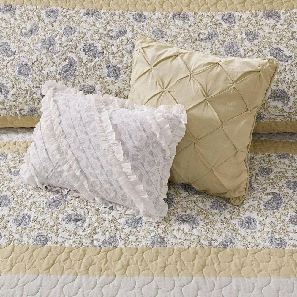 Madison Park 6pc Reversible Stella Cotton Percale with Throw Pillows Quilt Set Q
